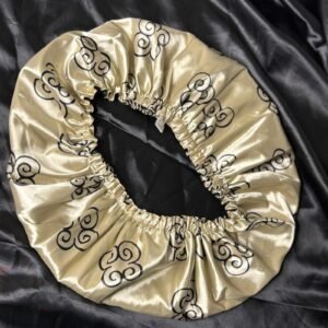 Touca de cetim dourada